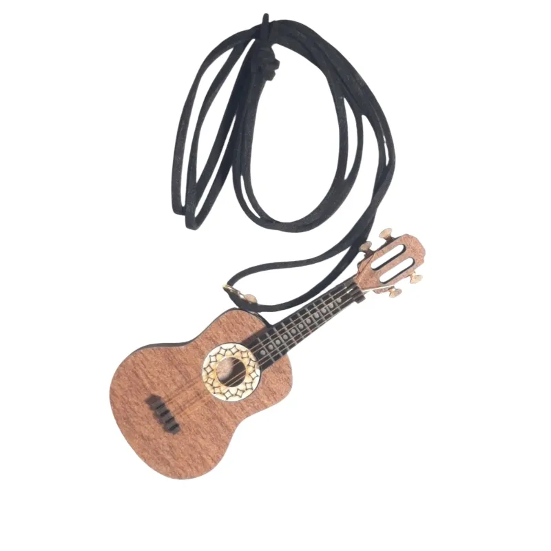 گردنبند چوبی _ طرح گیتار بزرگ - نمای کلی