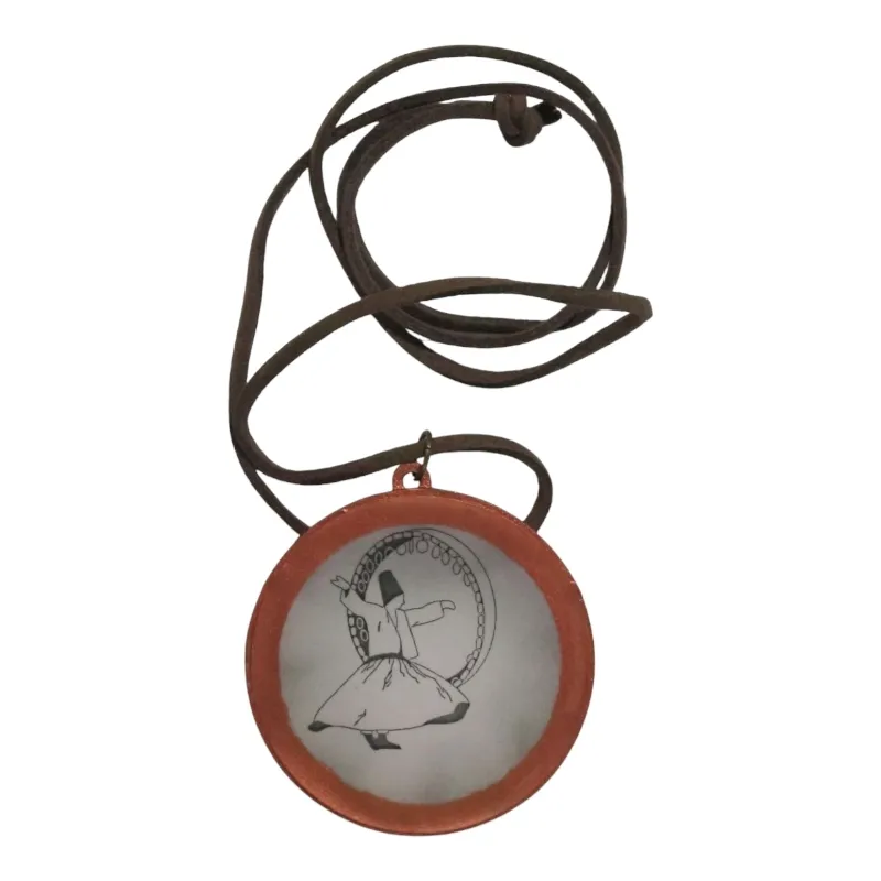 عکس دقیق گردنبند چوبی _ طرح دف و رقص برای مشاهده